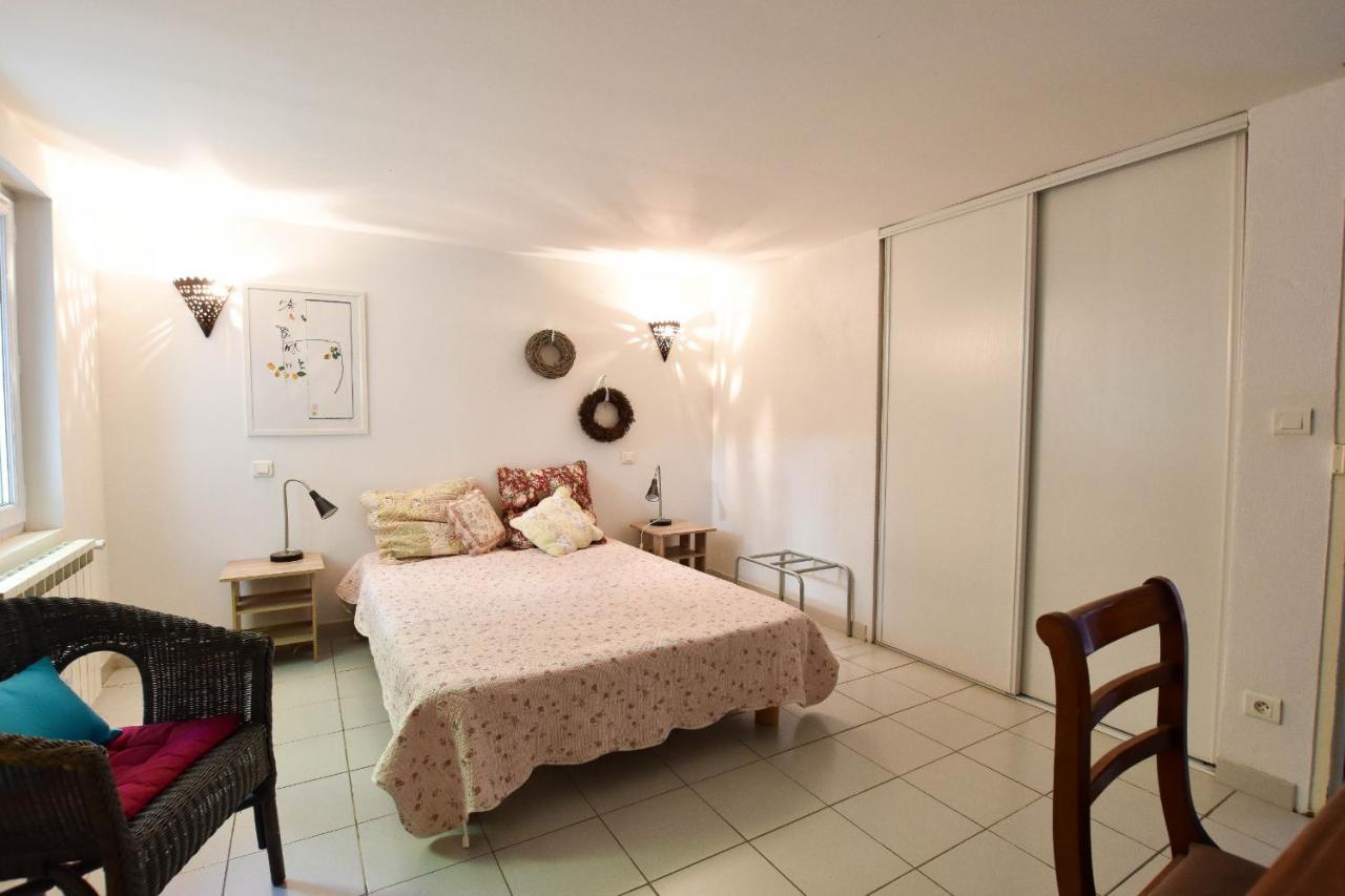 Moulin Rose, Parking - Jardin Apartment Арл Екстериор снимка